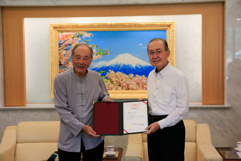 曹公作品捐贈儀式於創價學會舉行